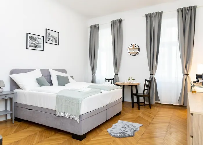 The Place, In The 7th District Of Appartement *